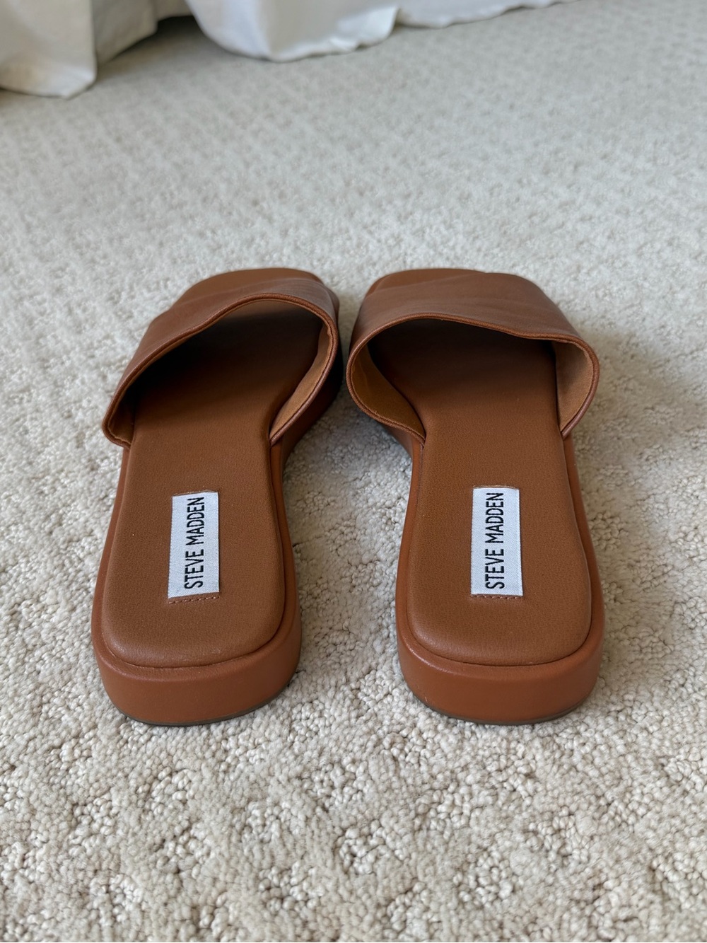 Steve Madden Cognac Wide-Band Slide Sandals, size 8 - Picture 4 of 7